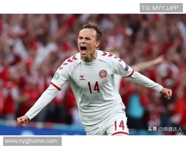 足球明星在赛场外的温暖瞬间传递爱与希望