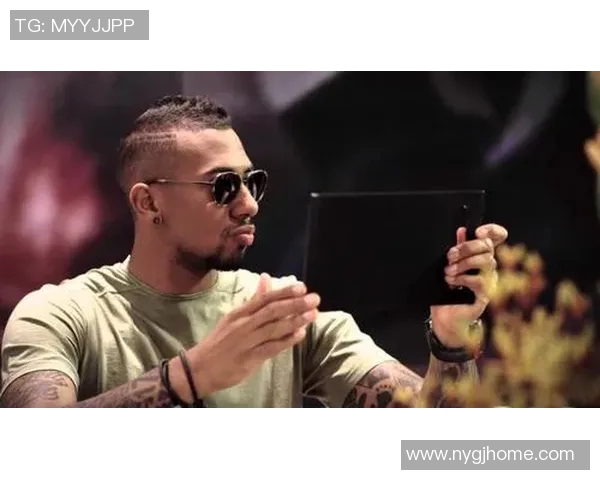 足球明星背后的男人是谁揭秘他们的爱情故事与生活点滴视频分享